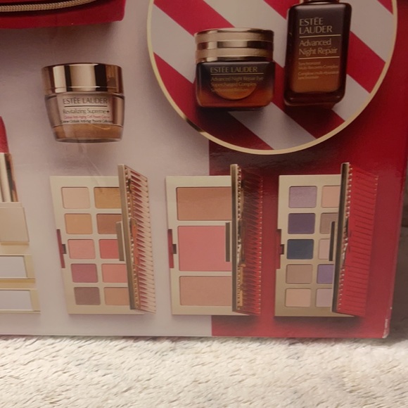 Ester Lauder 12 full-size favorites 😍💖🎁 - Picture 3 of 15